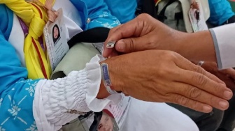 Mengapa Gelang Haji Indonesia Terbuat dari Logam? Ternyata Ini Keunggulannya