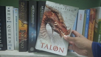 Review Novel Talon: Ketika Naga Jatuh Cinta pada Manusia
