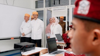 Ke Sekolah Rakyat Sigi, Gus Ipul Pastikan Laptop Digunakan Untuk Pembelajaran