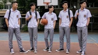 5 Sepatu Lokal Rasa Converse Original, Tampil Kece di Sekolah Modal Rp100 Ribuan