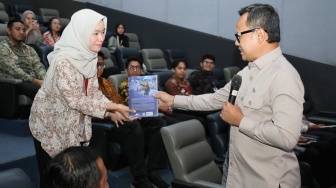 Tutup Program Magang Kemendagri Wamendagri Bima Arya Tekankan Pentingnya Penguatan Karakter