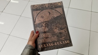 Membaca Realitas dalam 33 Cerpen Habis Terang Terbanglah Kunang-Kunang