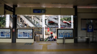 Suasana Halte Transjakarta Manggarai yang tutup di Jakarta, Rabu (6/5/2026). [Suara.com/Alfian Winanto]

