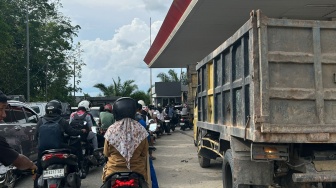 Antre Pertalite di SPBU Siak sampai Berjam-jam, Eceran Susah Didapat