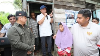 Pastikan Bantuan Tepat Sasaran, Mendagri Tito Bersama Menteri PKP Tinjau Program BSPS di Balikpapan