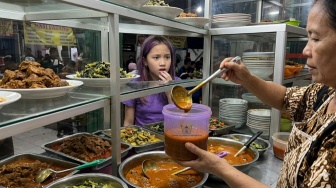Niatnya Go Green Pakai Wadah Sendiri, Eh Malah Kena 'Pajak' Tak Terduga