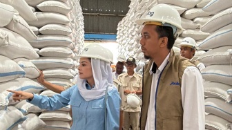 Novita Wijayanti Datangi Gudang Bulog Cilacap, Kawal Harga Gabah Petani dan Stok Beras