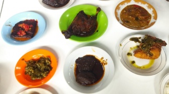 Menjemput Kelezatan Rendang Kuah Hitam Autentik di RM Pak Haji Munir Jambi