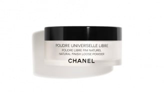 5 Rekomendasi Bedak Tabur Lokal Alternatif Chanel, Hasil Makeup Mulus dan Flawless