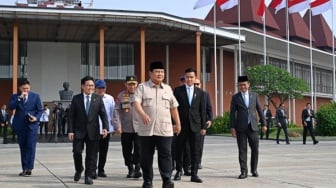 Prabowo Bertolak ke Filipina Hadiri KTT Ke-48 ASEAN, Menteri Bahlil dan Seskab Teddy Ikut