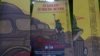 Di Bawah Bendera Merah: Tentang Harga Diri dan Pahit Getir Kehidupan