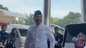 Datang ke KPK, Gus Ipul Jelaskan Alasannya Pakai Mobil Listrik RI 27