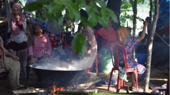 Rewang Sebagai Perekat Hati, Menilik Tradisi Masak Basamo di Muaro Jambi