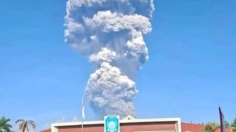 Gunung Dukono di Halmahera Utara Erupsi, 5 Pendaki Dilaporkan Luka-luka
