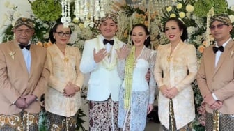 Tangis Soimah Pecah di Pernikahan Sang Putra, Aksa Uyun Resmi Nikahi Yosika Ayumi