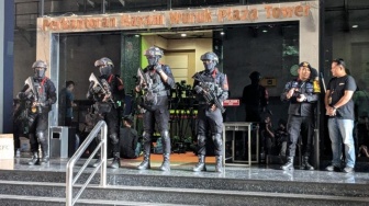 Markas Judi Online Lintas Negara di Hayam Wuruk Digerebek, Polisi Sita Banyak Barang Bukti