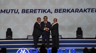 Ketua KPK dan Wamen Hukum Beri Pesan Khusus di Pelantikan PERADI Profesional