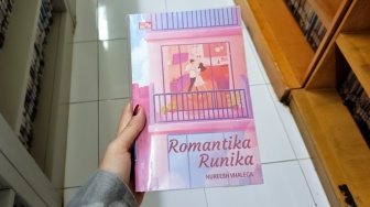 Kutukan Sembilan Bulan dan Kisah Cinta Runika yang Bikin Gemas!