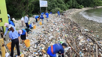 Aksi Bersih Pantai di Kepulauan Seribu Berhasil Kumpulkan Hampir 1 Ton Sampah Plastik