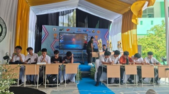Menyentuh, Siswa Teluknaga Rayakan Hardiknas 2026 dengan Belajar Coding Lewat Minecraft