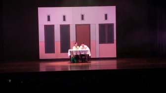 Review Teater Musikal Sayap Cinta: Perpaduan Akting, Nyanyian, dan Cinta Abadi Habibie Ainun