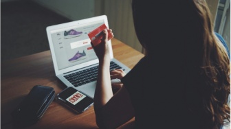 Budaya Konsumtif Gen Z: Risiko Masa Depan Bumi di Tangan "Generasi Checkout"