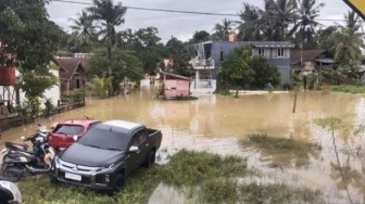 Kali Wanggu Meluap, 317 Warga Kendari Terpaksa Mengungsi ke Tenda Darurat