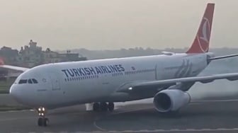 Pesawat Turkish Airlines Terbakar Saat Mendarat di Nepal, 277 Penumpang Dievakuasi