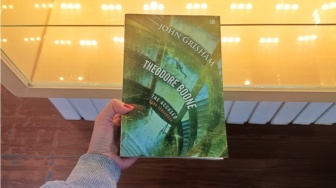 Membaca Novel Theodore Boone 3: Ketika Pengacara Cilik Jadi Tersangka!