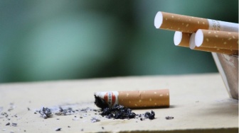 4,5 Miliar Puntung Rokok Berakhir di Laut Setiap Tahun: Siapa yang Harus Bertanggung Jawab?