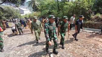 TNI Bangun Jalan di Pedalaman Cilegon, Distribusi Hasil Bumi Jadi Lebih Mudah