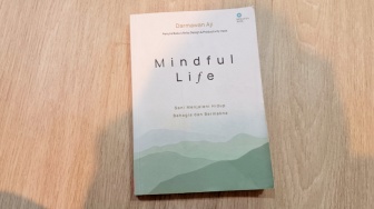 Belajar Melepaskan Hal yang Tak Bisa Dikendalikan di Buku Mindful Life