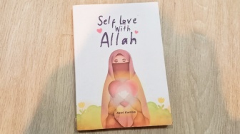 Membaca Ulang Makna Self Love di Buku Astri Kartika