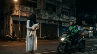 Perempuan yang Selalu Meminta Diantarkan Pulang