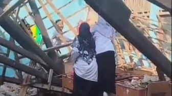 Atap Ruang Kelas di MTs Muhammadiyah Sragen Tiba-tiba Roboh, Guru dan Siswa Jadi Korban