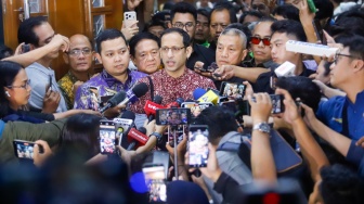 Terdakwa kasus dugaan korupsi pengadaan Chromebook dalam program digitalisasi pendidikan di Kemendikbudristek Nadiem Makarim usai menjalani sidang lanjutan di Pengadilan Tipikor, Jakarta, Rabu (13/5/2026). [Suara.com/Alfian Winanto]