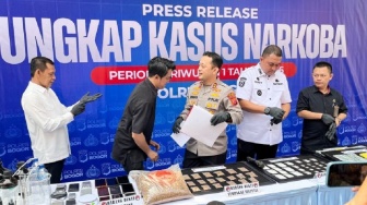 Dua Tahun 'Main Cantik' di Kantor Camat, Pegawai PPPK di Bogor Ketahuan Pakai Sabu Sejak 2024