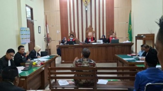 "Saya Hakimnya, Bukan Bapak: Arinal Djunaidi Kena Semprot di Sidang Korupsi Dana PI 10 Persen