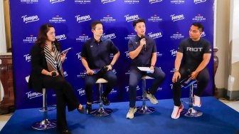 (dari kanan ke kiri) Perwakilan RIOT Indonesia Agung Triyudanta, Brand Manager Tempo PT Vinda International Indonesia Kevin Juanito dan Head Marketing PT Vinda International Indonesia Andrew Soendjojo saat peluncuran program Road to Berlin Marathon 2026 oleh Tempo Tisu di Jakarata, Selasa (12/5/2025). [Suara.com/Alfian Winanto]