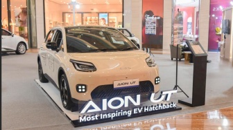 Berani Diadu! Harga GAC AION UT Setara Hatchback Bensin, Plus Garansi Baterai Seumur Hidup
