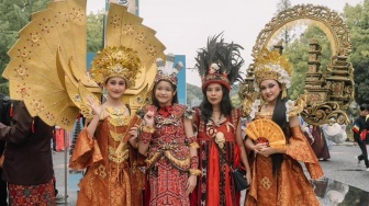 Bangga, Kostum Bali dan Padang Buatan Desainer Cilik Indonesia Melenggang di Jepang!