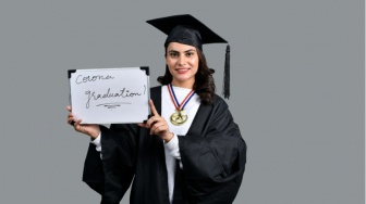 Wisuda Tinggal Menghitung Hari, Tapi Kenapa Saya Malah Merasa Takut?