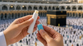 Bibir Pecah-Pecah Saat Haji? Ini 5 Lip Balm Terbaik untuk Cuaca Ekstrem saat Ibadah Haji