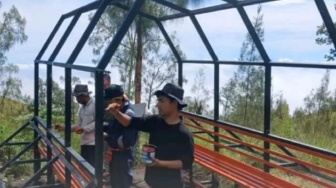 Mendaki Rinjani Makin Nyaman: Kini Tersedia Rest Shelter Canggih dengan Panel Surya