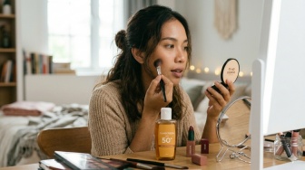 Bedak Sudah Mengandung SPF, Perlukah Pakai Sunscreen?