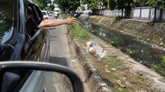 Pembuang Sampah di Palembang Bisa Disuruh Bersihkan Masjid, Efektif Bikin Jera?