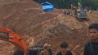 9 Orang Tewas Akibat Longsor Tambang Emas Ilegal di Sijunjung
