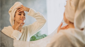 5 Skincare Rutin yang Tak Boleh Absen Meski Cuma di Rumah