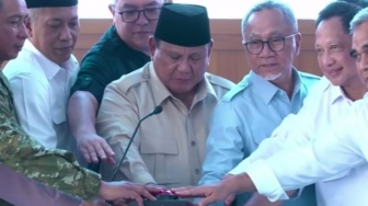 Tito Karnavian Dampingi Prabowo Luncurkan Operasional 1.061 KDKMP di Jawa Timur