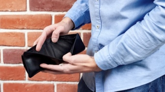 Masih Nongkrong di Kafe Saat Rupiah Anjlok? Pikirkan Lagi, Ini Risikonya buat Anak Kos